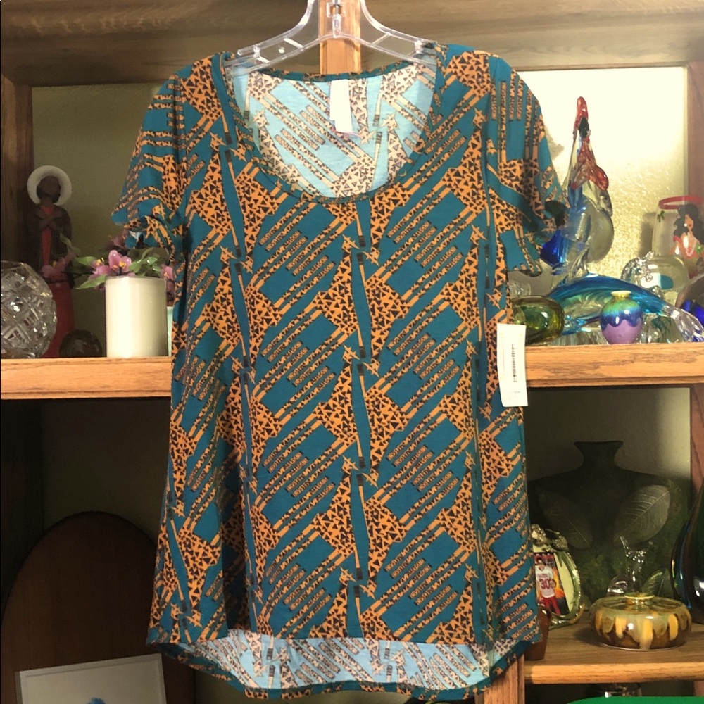 Ladies LuLaRoe Geometric Giraffe Classic T Top